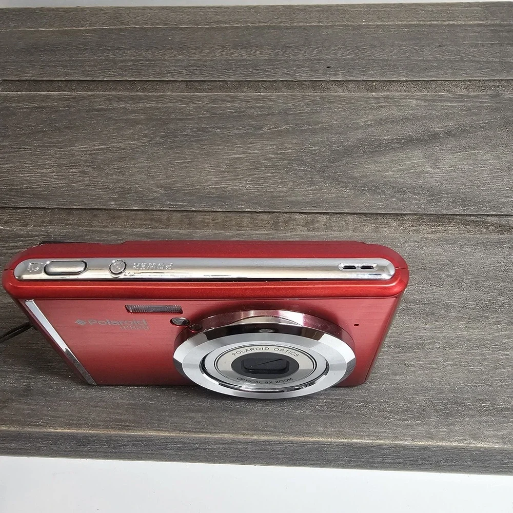Polaroid‎ iE826 18.0MP 8x Zoom Compact Digital Camera With Battery For Parts